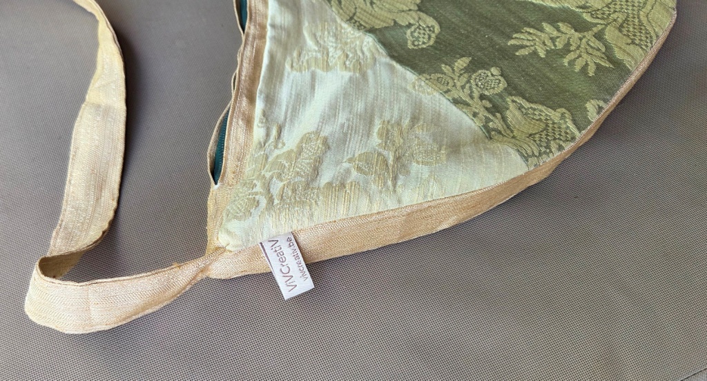 Halfronde patchworktas, close-up van de naadafwerking